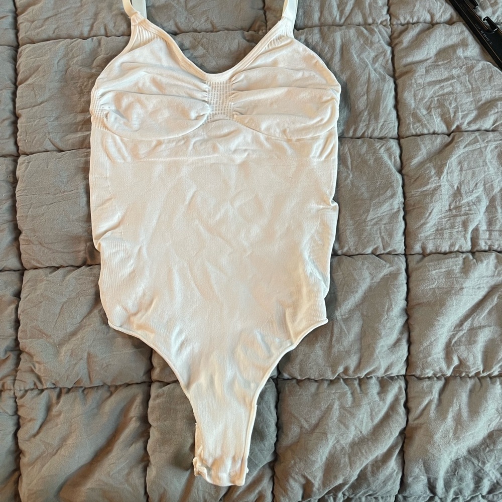 Skims bodysuit white